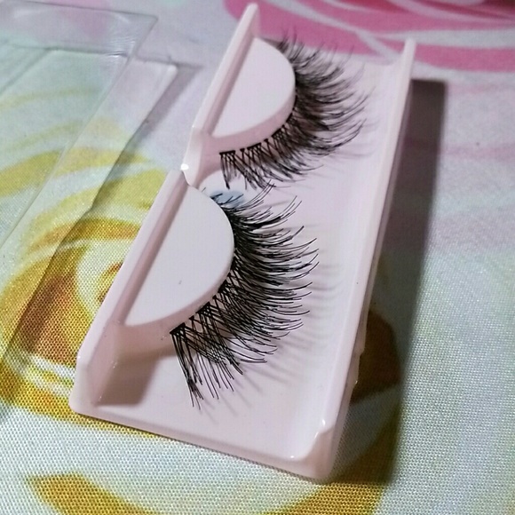 *LOW IN STOCK* C8 H.E.R Lashes by Lash Levels - Picture 4 of 6